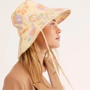 Lack Of Color Floral Bucket Hat in Retro Flowers